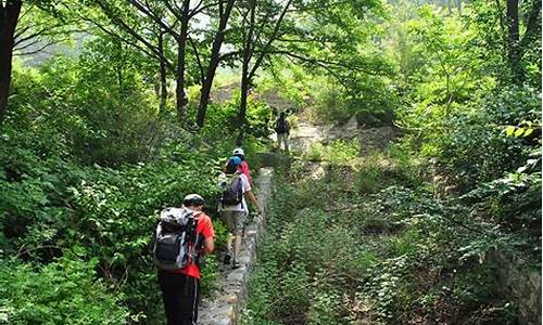 旅游团爬山是怎么样的人群_旅游团爬山是怎么样的人